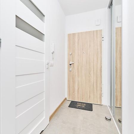 Apartment Wichrowa With Free Garage Wroclaw By Noclegi Renters Exterior foto