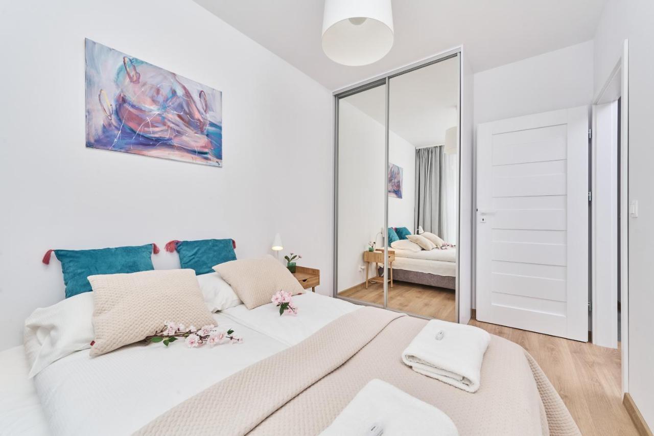 Apartment Wichrowa With Free Garage Wroclaw By Noclegi Renters Exterior foto